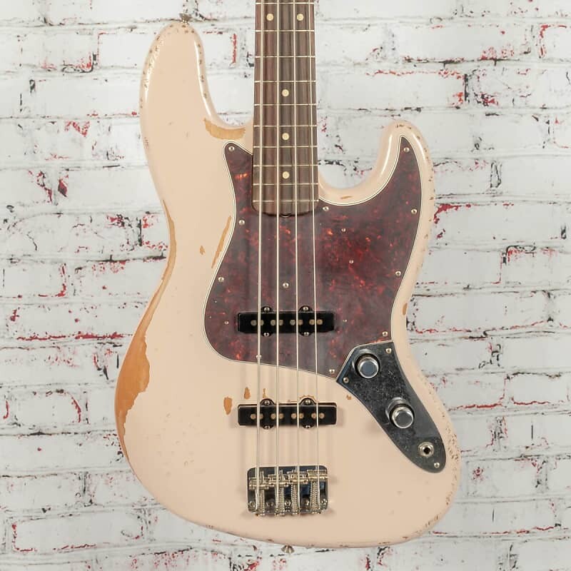 Бас-гитара Fender Flea Jazz Bass, накладка на гриф из палисандра, розовый цвет Roadworn
Бас-гитара Fender Flea Jazz Bass, накладка на гриф из палисандра, розовый цвет Roadworn