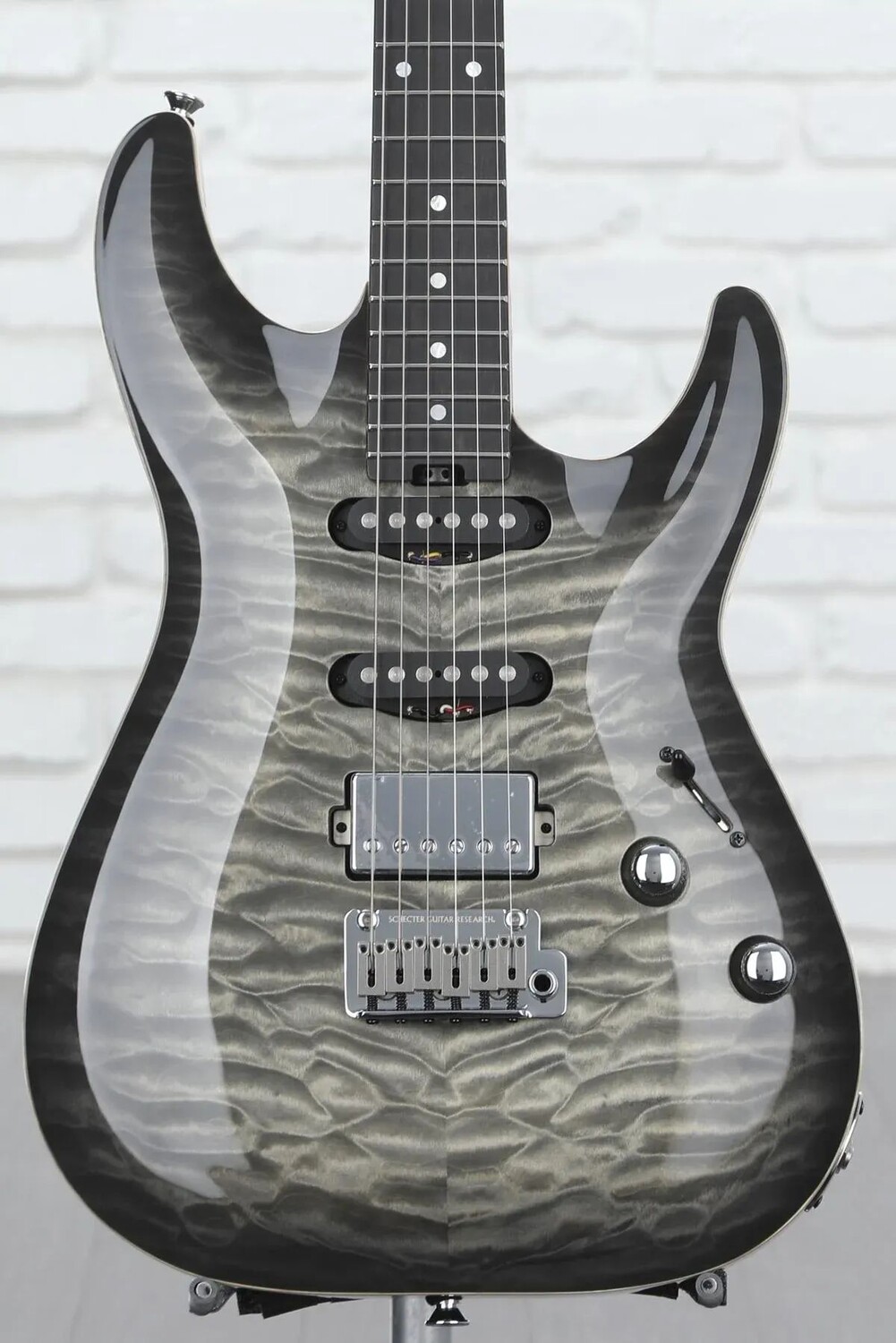Schecter California Classic Цельнокорпусная электрогитара — Charcoal Burst
Schecter California Classic Цельнокорпусная электрогитара — Charcoal Burst