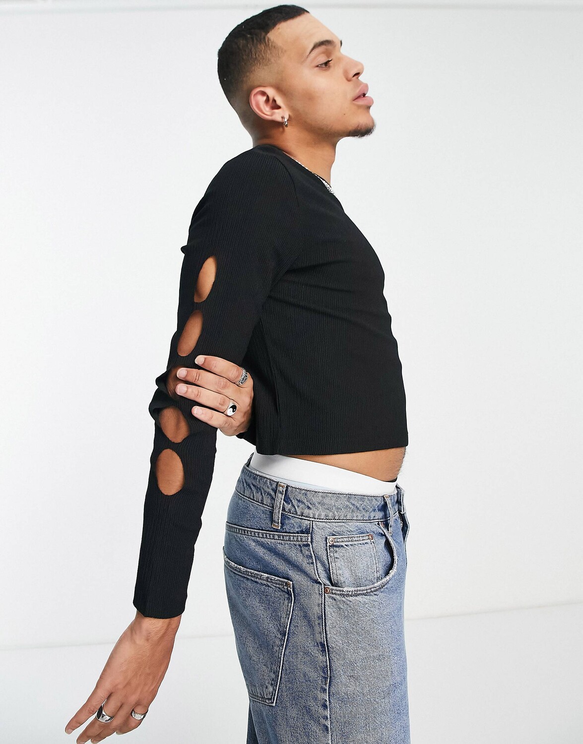 Черная фактурная футболка с длинными рукавами и вырезами на рукавах ASOS DESIGN, Черный
Черная фактурная футболка с длинными рукавами и вырезами на рукавах ASOS DESIGN, Черный