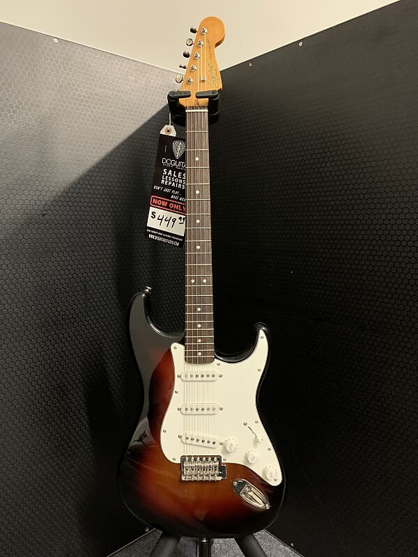 Электрогитара Squier Classic Vibe '60s Stratocaster with Laurel Fretboard 2019 - Present - 3-Color Sunburst
Электрогитара Squier Classic Vibe '60s Stratocaster with Laurel Fretboard 2019 - Present - 3-Color Sunburst