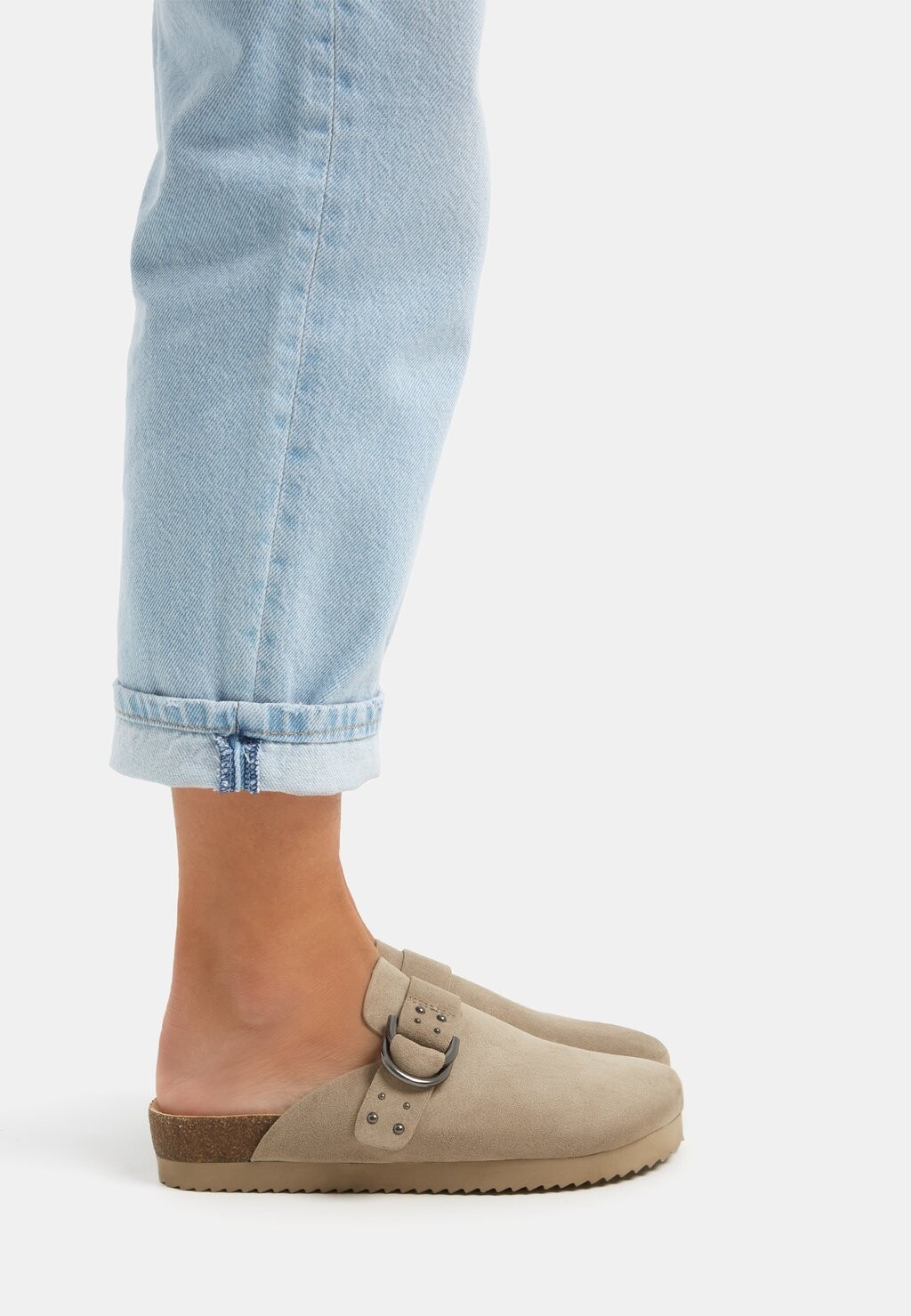 Туфли-мюли на плоской подошве, серо-коричневый BUCKLED WITH STUD DETAILS Bershka, цвет taupe
Туфли-мюли на плоской подошве, серо-коричневый BUCKLED WITH STUD DETAILS Bershka, цвет taupe