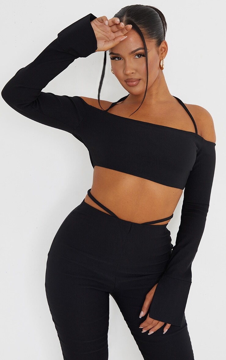 PrettyLittleThing Черный укороченный топ с вырезом халтер и бардо из эластичной ткани
PrettyLittleThing Черный укороченный топ с вырезом халтер и бардо из эластичной ткани