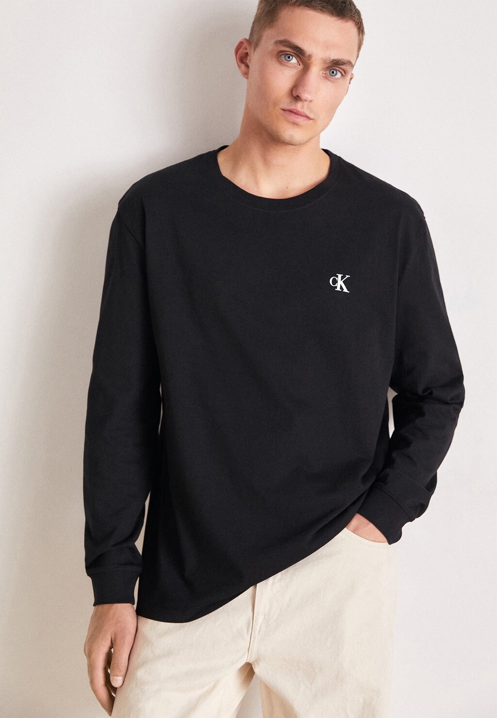 Футболка с длинным рукавом ФУТБОЛКА MONOLOGUE BACK GRAPHIC TEE UNISEX Calvin Klein Jeans, черный/ярко-белый
Футболка с длинным рукавом ФУТБОЛКА MONOLOGUE BACK GRAPHIC TEE UNISEX Calvin Klein Jeans, черный/ярко-белый