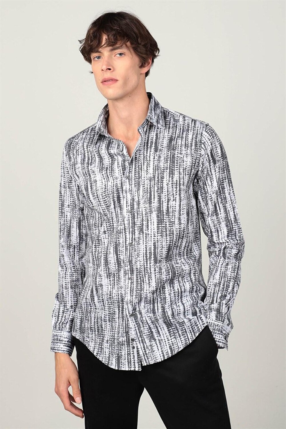 Мужская рубашка Slim Fit с длинным рукавом и принтом, окантовкой на воротнике TUDORS, антрацит
Мужская рубашка Slim Fit с длинным рукавом и принтом, окантовкой на воротнике TUDORS, антрацит