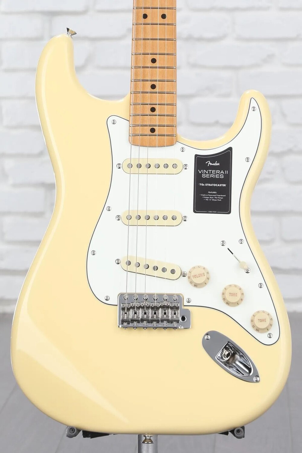 Новая электрогитара Fender Vintera II '70s Stratocaster - винтажный белый цвет с кленовой накладкой грифа
Новая электрогитара Fender Vintera II '70s Stratocaster - винтажный белый цвет с кленовой накладкой грифа
