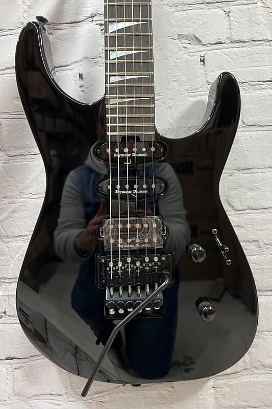 Гитара Jackson American Soloist SL3, гриф из черного дерева, черный глянец с футляром, 8,4 фунта 2802601803
Гитара Jackson American Soloist SL3, гриф из черного дерева, черный глянец с футляром, 8,4 фунта 2802601803
