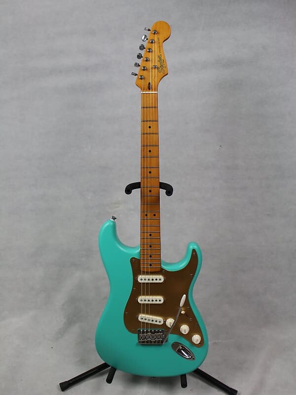 Fender Squier 40th Anniversary Stratocaster Vintage Edition, Satin Sea Foam Green
Fender Squier 40th Anniversary Stratocaster Vintage Edition, Satin Sea Foam Green