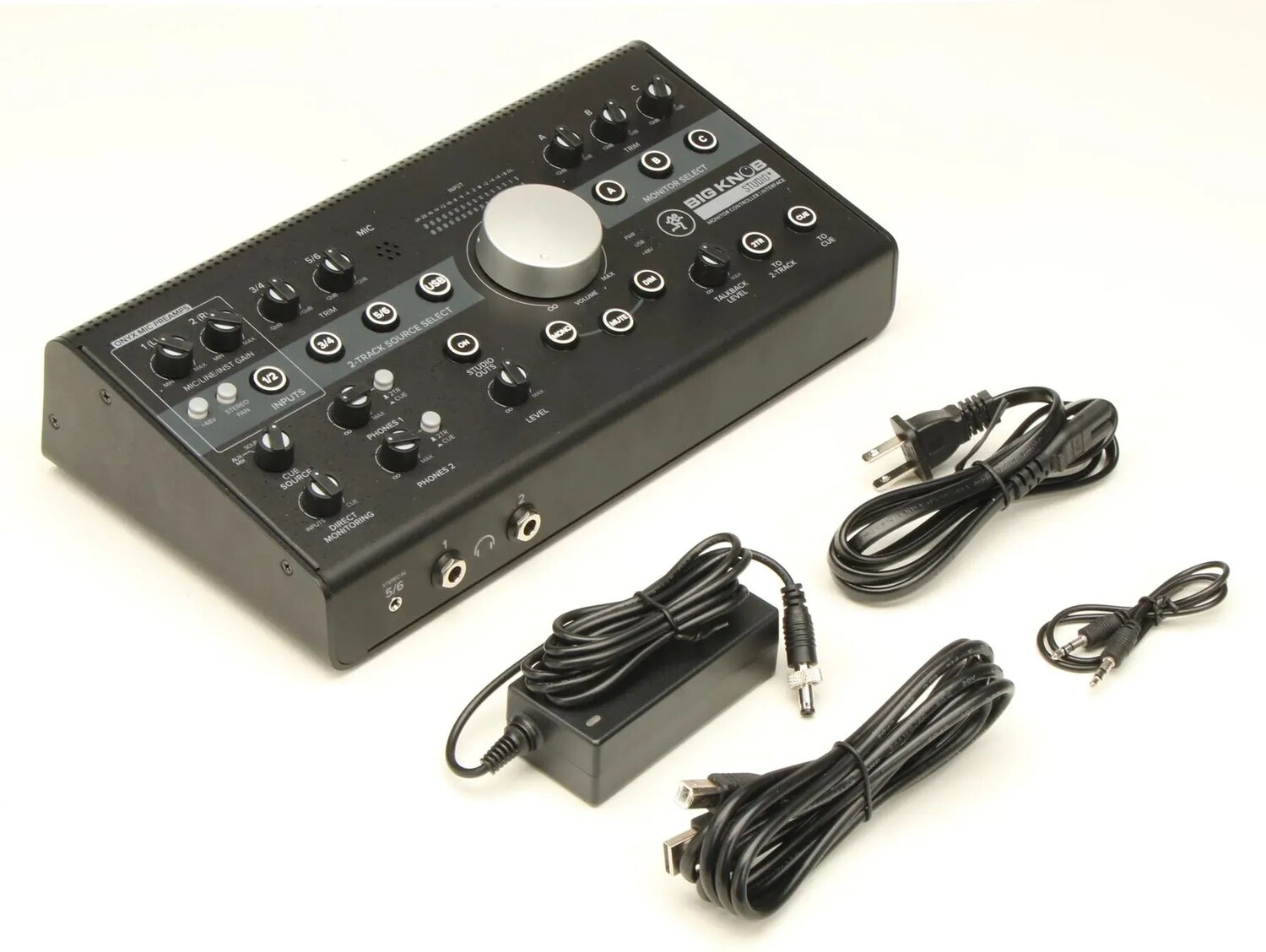 Контроллер студийного монитора Mackie Big Knob Studio+ 4x3 и используемый интерфейс
Контроллер студийного монитора Mackie Big Knob Studio+ 4x3 и используемый интерфейс