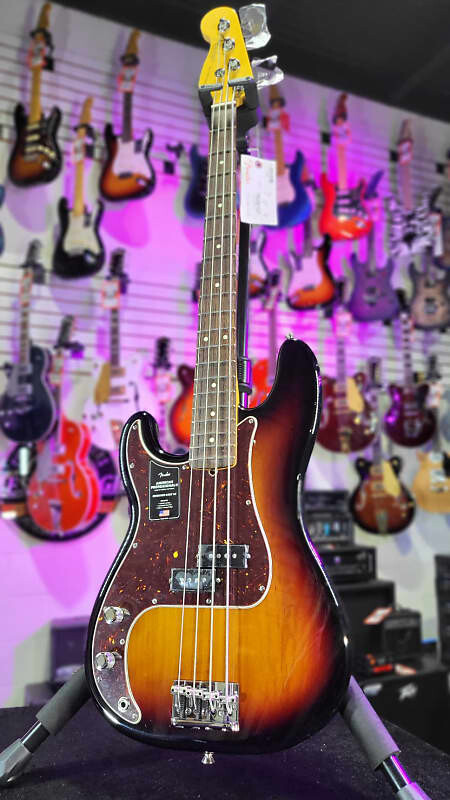 Fender American Professional II Precision Bass LEFTY 3-Tone Sunburst Rosewood | OHSC + Свободный корабль 173 American Professional II Precision Bass Left-Handed with Rosewood Fretboard
Fender American Professional II Precision Bass LEFTY 3-Tone Sunburst Rosewood | OHSC + Свободный корабль 173 American Professional II Precision Bass Left-Handed with Rosewood Fretboard