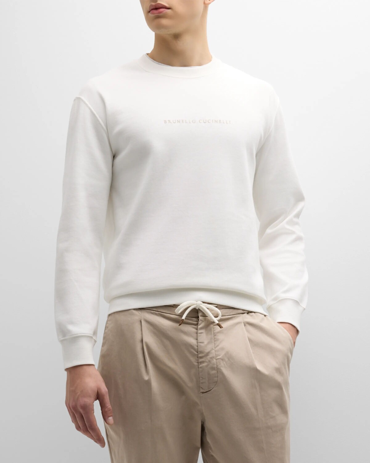 Мужской свитшот с круглым вырезом и вышитым логотипом Brunello Cucinelli, цвет Off White
Мужской свитшот с круглым вырезом и вышитым логотипом Brunello Cucinelli, цвет Off White