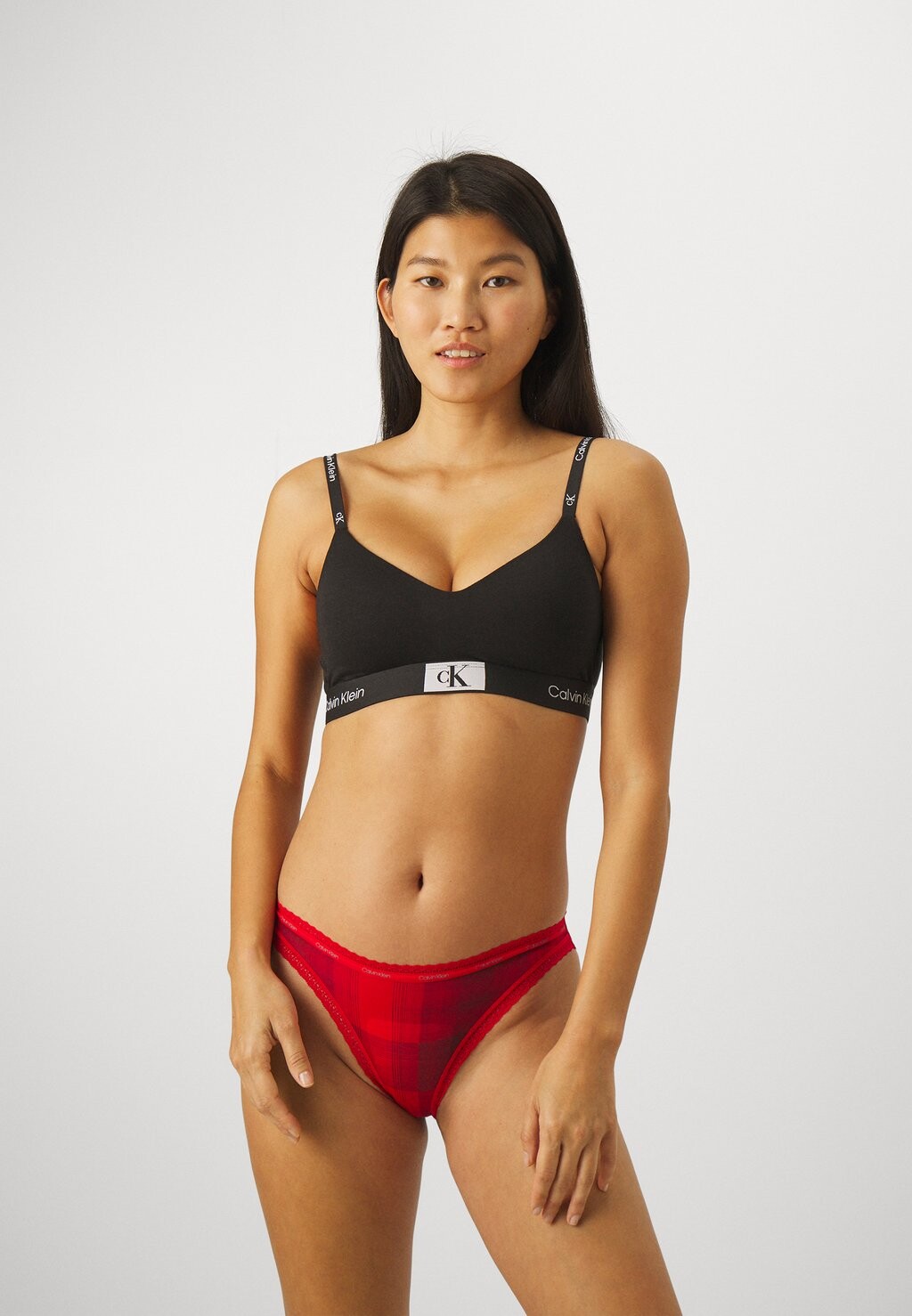 Трусы 3 PACK Calvin Klein Underwear, желтовато-коричневый/красный с градиентом/черный
Трусы 3 PACK Calvin Klein Underwear, желтовато-коричневый/красный с градиентом/черный