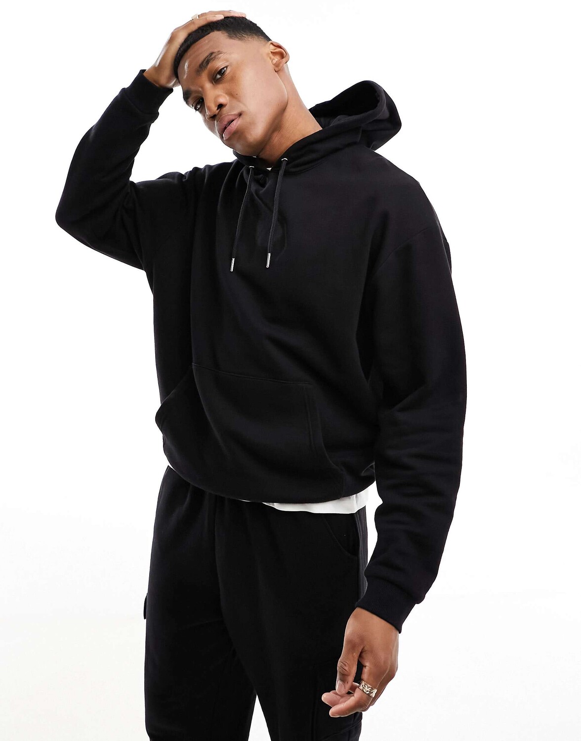 Спортивный костюм ASOS с объемной толстовкой и свободными джоггерами черного цвета
Спортивный костюм ASOS с объемной толстовкой и свободными джоггерами черного цвета