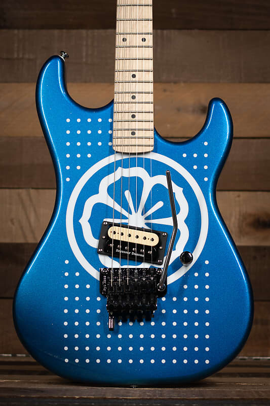 Электрогитара Kramer Baretta, Custom Graphics, 'White Lotus', White Lotus Candy Blue
Электрогитара Kramer Baretta, Custom Graphics, 'White Lotus', White Lotus Candy Blue