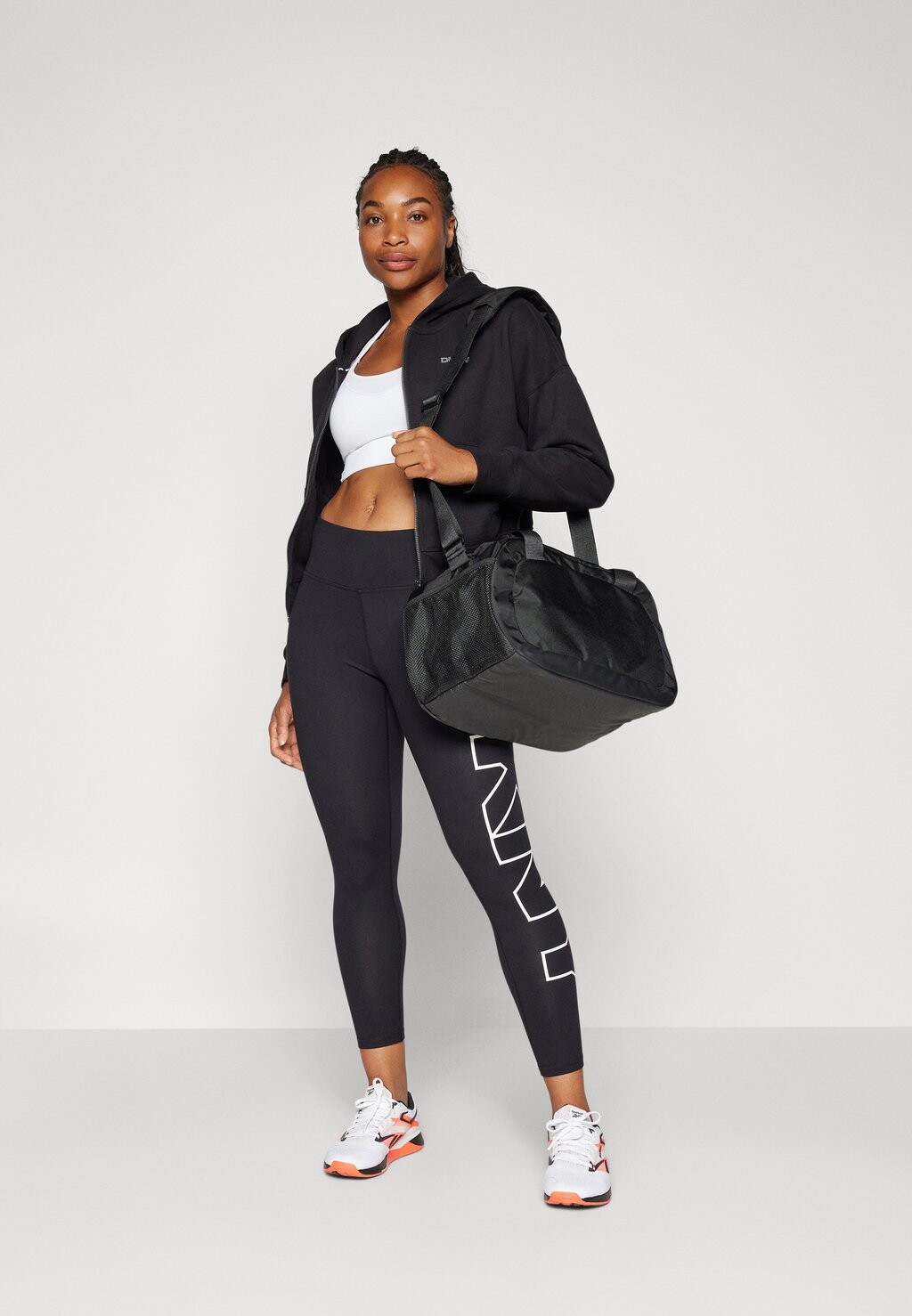 Толстовка STACKED MIXED RHINESTONE LOGO FULL ZIP HOODIE WITH POCKETS DKNY, черный
Толстовка STACKED MIXED RHINESTONE LOGO FULL ZIP HOODIE WITH POCKETS DKNY, черный