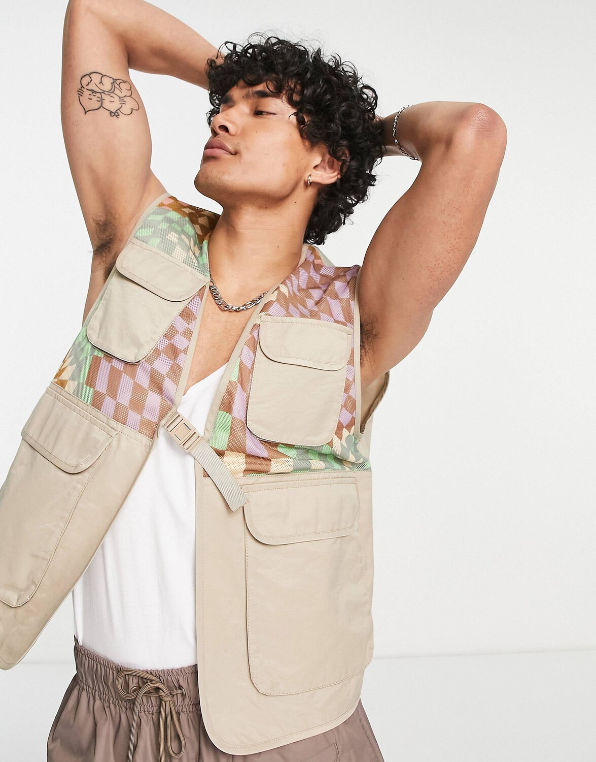 Жилет ASOS DESIGN в стиле милитари с карманами и принтом в шахматную клетку из камня
Жилет ASOS DESIGN в стиле милитари с карманами и принтом в шахматную клетку из камня