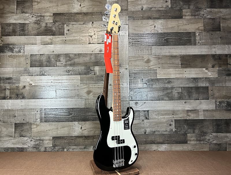 Бас-гитара Fender Player Precision Bass — черная с накладкой Pau Ferro Fender Player Precision Bass - Black with Pau Ferro Fingerboard
Бас-гитара Fender Player Precision Bass — черная с накладкой Pau Ferro Fender Player Precision Bass - Black with Pau Ferro Fingerboard