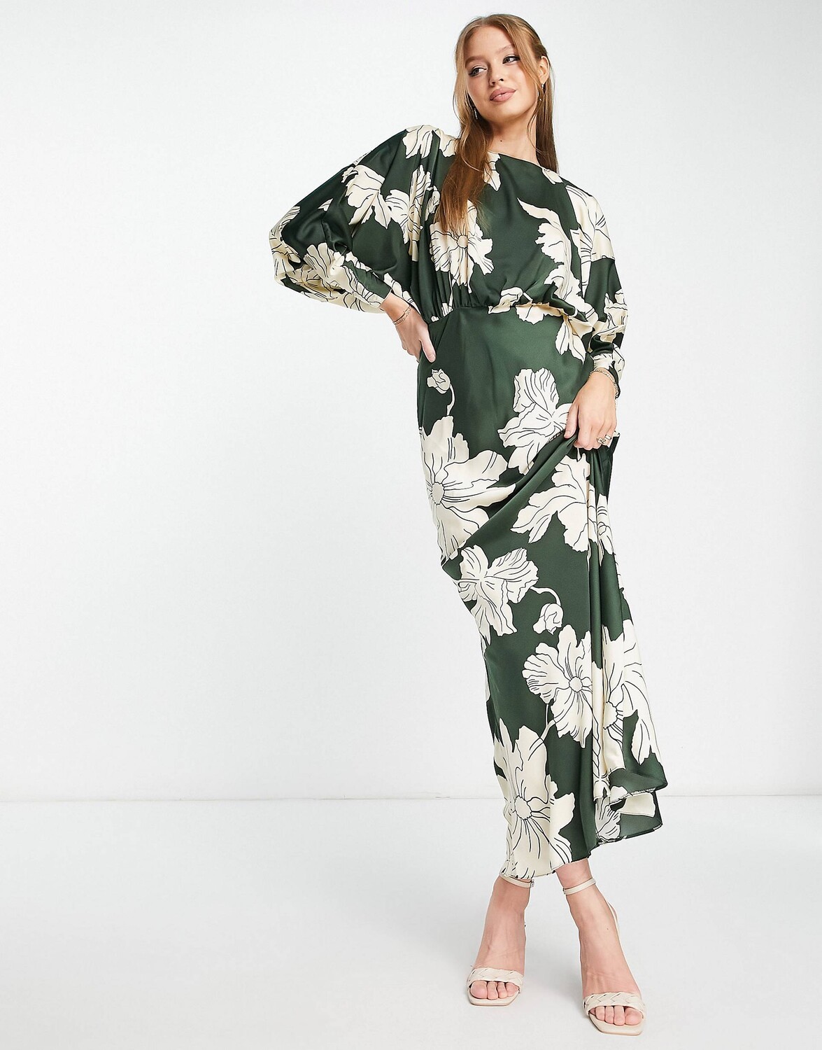Атласное платье макси с рукавами \"летучая мышь\" ASOS DESIGN и крупным цветочным принтом ASOS DESIGN
Атласное платье макси с рукавами \"летучая мышь\" ASOS DESIGN и крупным цветочным принтом ASOS DESIGN