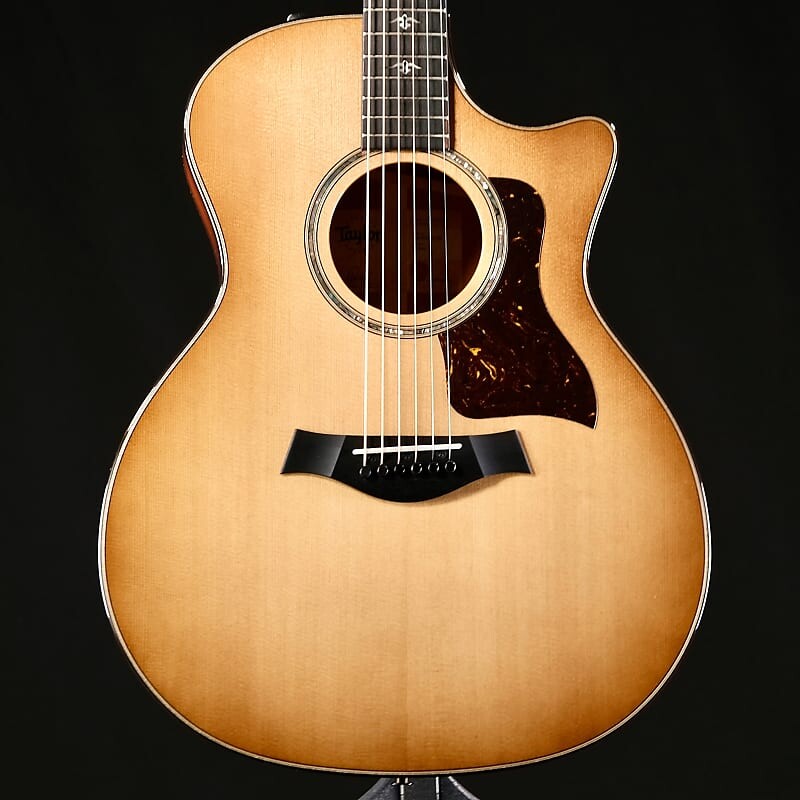 Taylor 514ce — задняя и боковые части Urban Ironbark с распорками V-класса
Taylor 514ce — задняя и боковые части Urban Ironbark с распорками V-класса