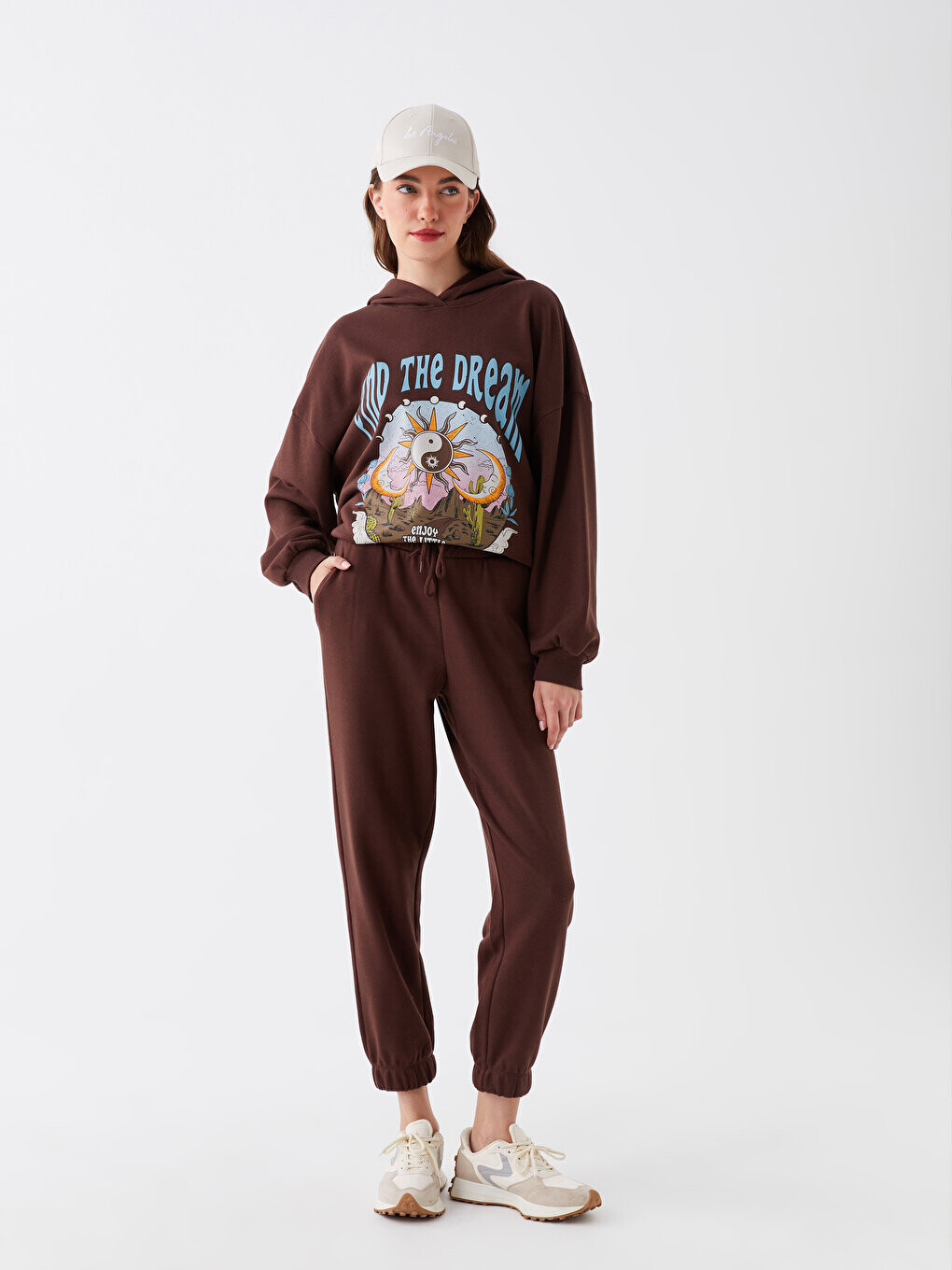 Удобные женские спортивные штаны с эластичной резинкой на талии LCW Casual, шоколадно-коричневый
Удобные женские спортивные штаны с эластичной резинкой на талии LCW Casual, шоколадно-коричневый