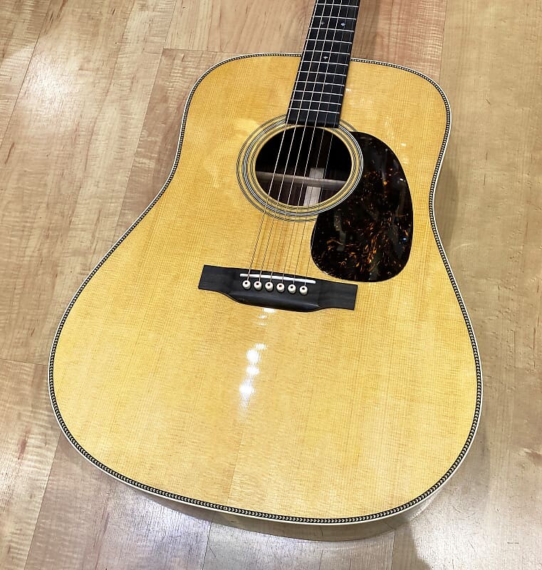 Акустическая гитара Martin Standard Series HD-28 2022 (SN # 2689675) Standard Series HD-28 Acoustic Guitar
Акустическая гитара Martin Standard Series HD-28 2022 (SN # 2689675) Standard Series HD-28 Acoustic Guitar