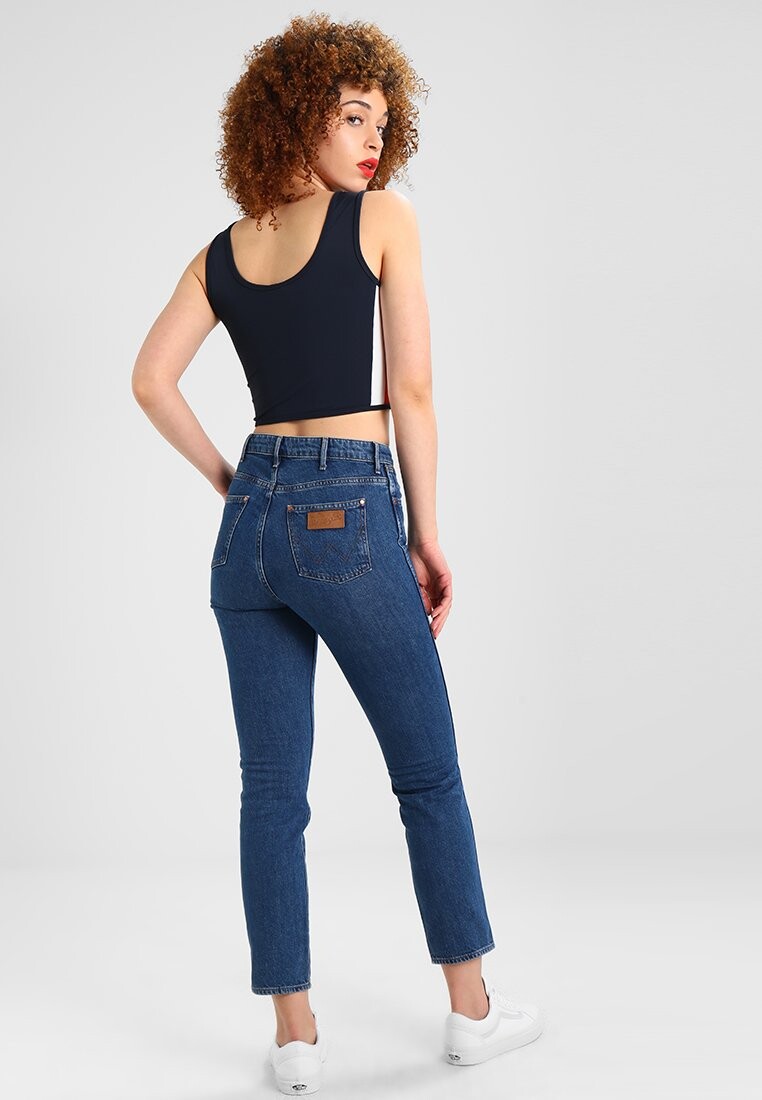 Топ Ladies Side Stripe Cropped Zip Urban Classics, темно-синий/огненный/белый
Топ Ladies Side Stripe Cropped Zip Urban Classics, темно-синий/огненный/белый