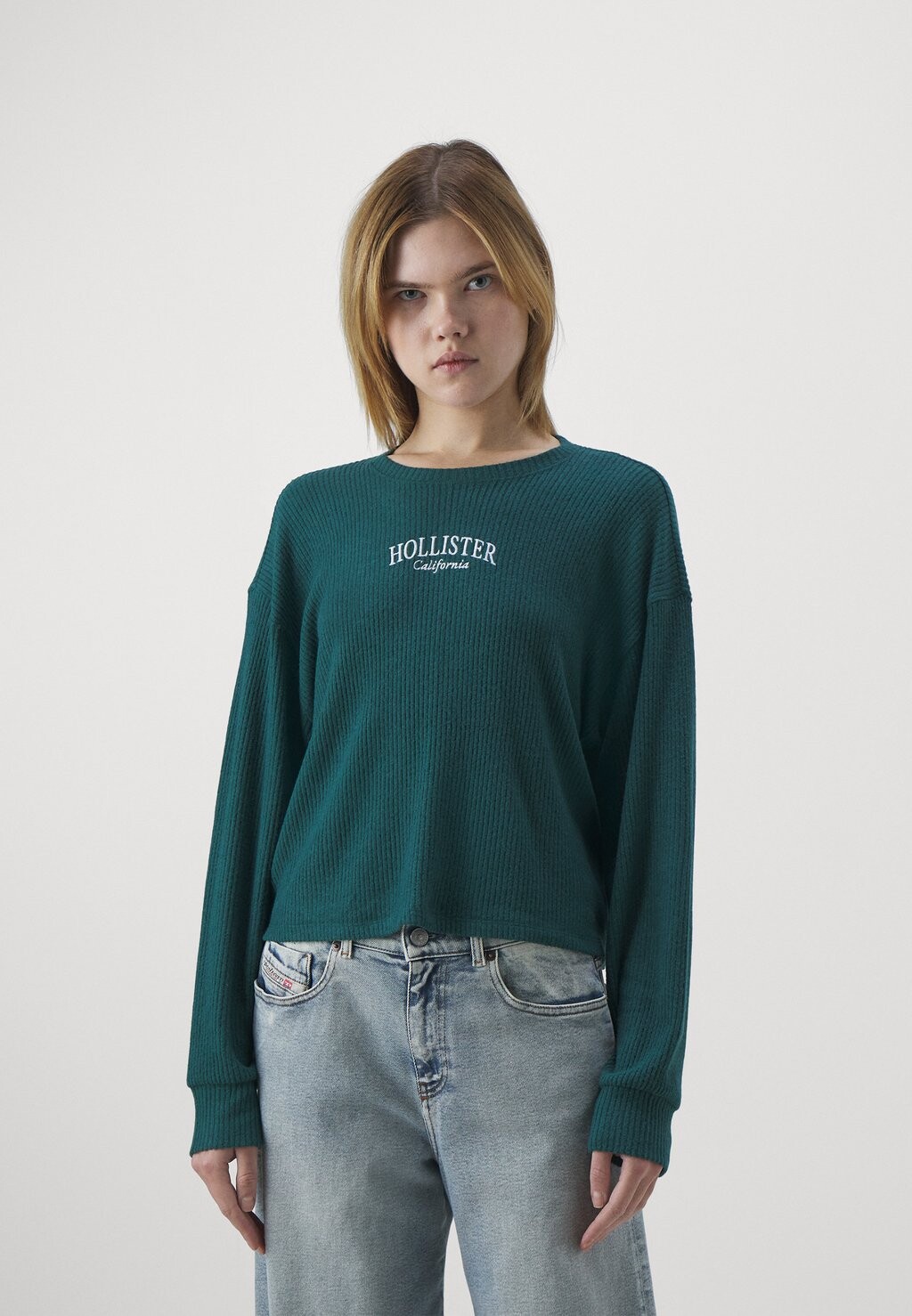 Рубашка с длинными рукавами EASY COZY RIBBED LONG-SLEEVE LOGO GRAPHIC TEE Hollister Co., цвет SEAMOSS
Рубашка с длинными рукавами EASY COZY RIBBED LONG-SLEEVE LOGO GRAPHIC TEE Hollister Co., цвет SEAMOSS