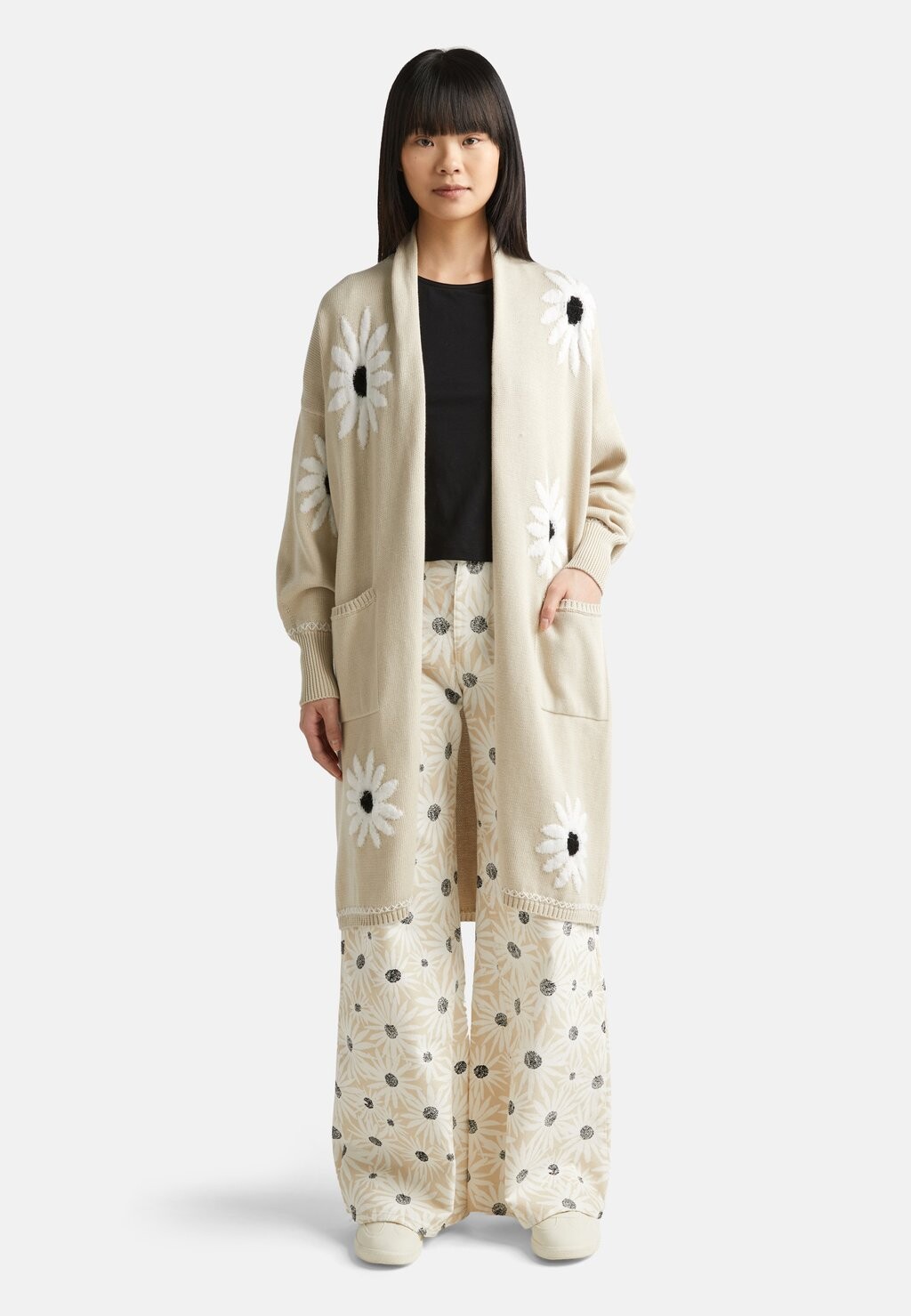 Кардиган Front Pockets Wide Sleeves Inlaid Floral Motif. United Colors of Benetton, бежевый
Кардиган Front Pockets Wide Sleeves Inlaid Floral Motif. United Colors of Benetton, бежевый
