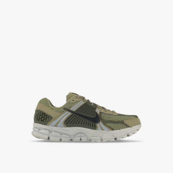 Кроссовки с низким берцем из кожи и сетки zoom vomero 5 с тиснением логотипа Nike, черный
Кроссовки с низким берцем из кожи и сетки zoom vomero 5 с тиснением логотипа Nike, черный