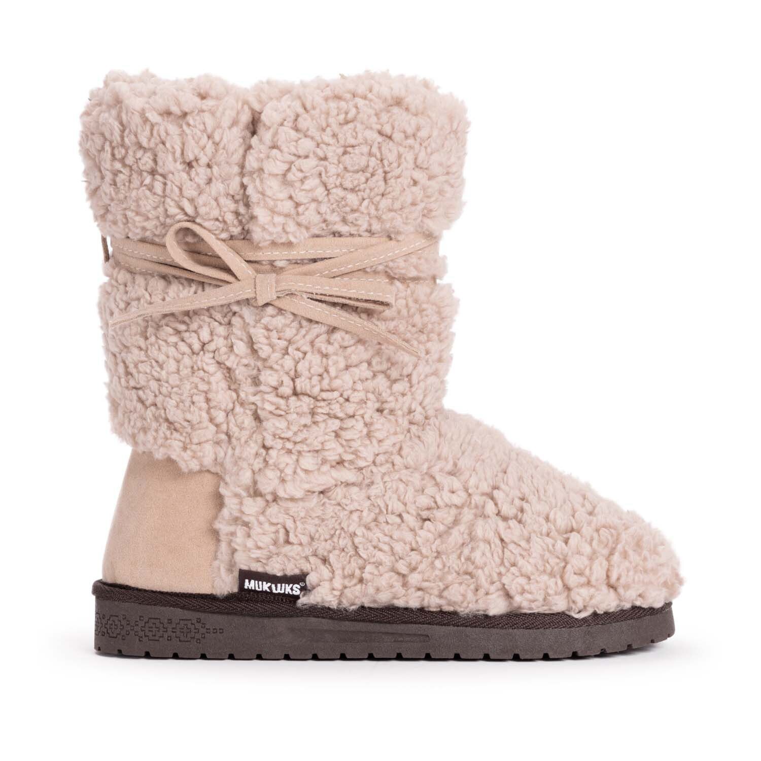 Essentials by MUK LUKS Женские зимние ботинки Clementine из искусственного меха MUK LUKS
Essentials by MUK LUKS Женские зимние ботинки Clementine из искусственного меха MUK LUKS