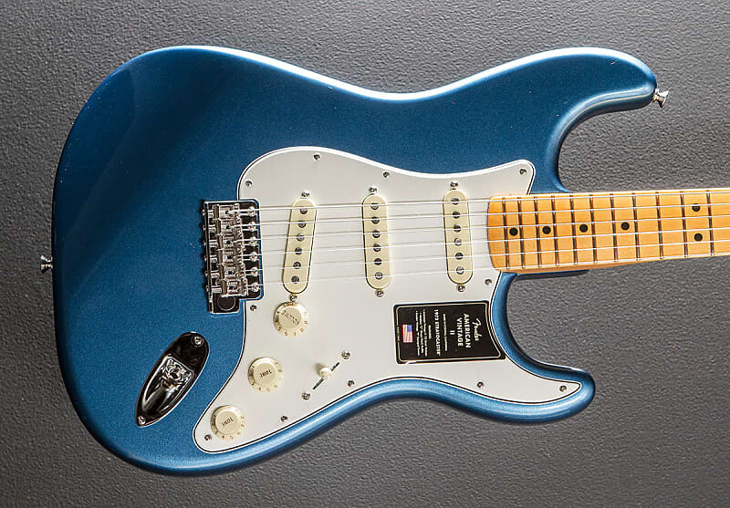 American Vintage II Stratocaster 1973 года — синий Лейк-Плэсид с кленом Fender American II Stratocaster - w/Maple
American Vintage II Stratocaster 1973 года — синий Лейк-Плэсид с кленом Fender American II Stratocaster - w/Maple