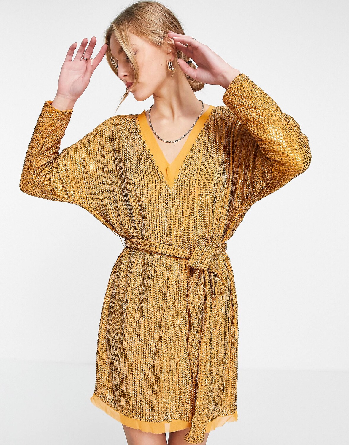 Оранжевое мини-платье с пайетками и завязками на талии ASOS DESIGN linear, Оранжевый
Оранжевое мини-платье с пайетками и завязками на талии ASOS DESIGN linear, Оранжевый