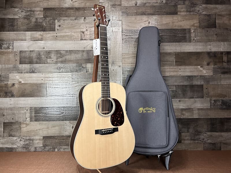 Martin D-16E Rosewood с сумкой Martin Deluxe Gig Bag D-16E Rosewood w/Martin Deluxe Gig Bag
Martin D-16E Rosewood с сумкой Martin Deluxe Gig Bag D-16E Rosewood w/Martin Deluxe Gig Bag