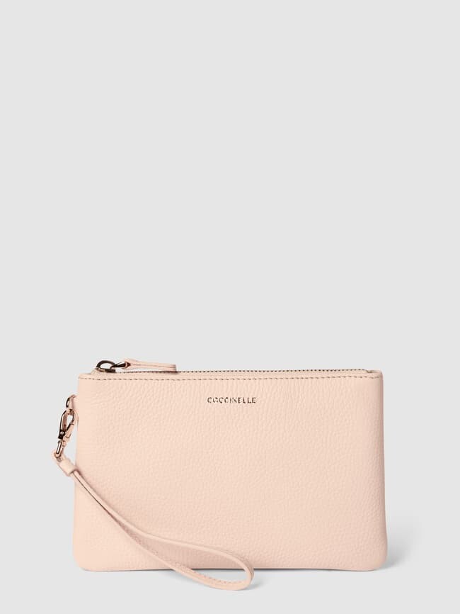 Косметичка с детальной этикеткой модели «NEW BEST METALLIC SOFT» Coccinelle, светло-розовый
Косметичка с детальной этикеткой модели «NEW BEST METALLIC SOFT» Coccinelle, светло-розовый