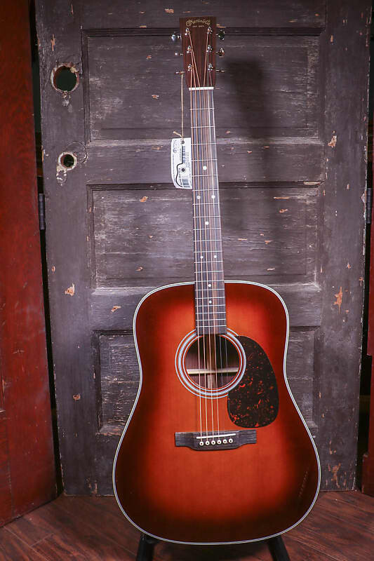 Акустическая гитара Martin Standard Series D-28 Acoustic Guitar - Ambertone - With Case
Акустическая гитара Martin Standard Series D-28 Acoustic Guitar - Ambertone - With Case