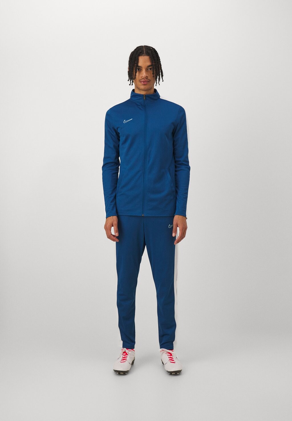 Спортивный костюм ACADEMY 23 TRACK SUIT BRANDED Nike, цвет court blue/white/aquarius blue
Спортивный костюм ACADEMY 23 TRACK SUIT BRANDED Nike, цвет court blue/white/aquarius blue