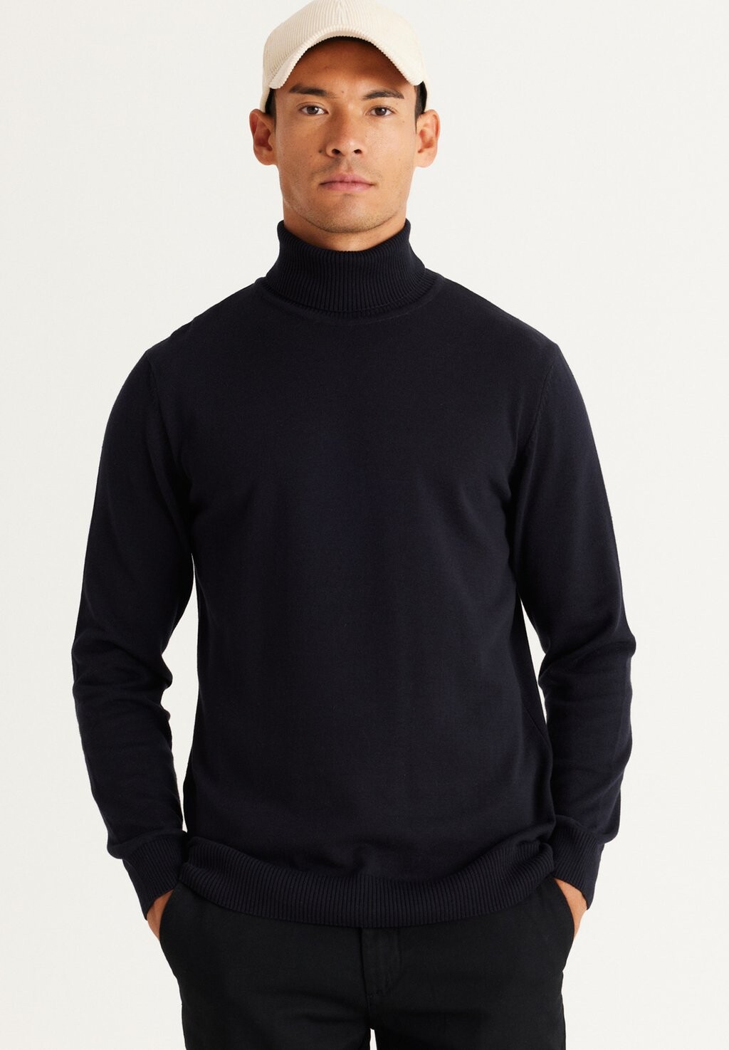 Вязаный свитер STANDARD FIT FULL COLLAR AC&CO / ALTINYILDIZ CLASSICS, цвет Standard Fit Knitwear Basic Full Collar
Вязаный свитер STANDARD FIT FULL COLLAR AC&CO / ALTINYILDIZ CLASSICS, цвет Standard Fit Knitwear Basic Full Collar