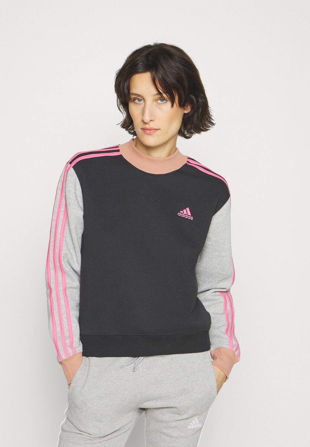 Толстовка ESSENTIALS HALF NECK adidas Sportswear, черный/средне-серый вереск/глиняные слои/розовый фьюжн
Толстовка ESSENTIALS HALF NECK adidas Sportswear, черный/средне-серый вереск/глиняные слои/розовый фьюжн