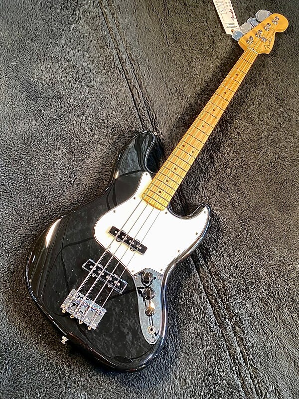Бас-гитара Fender Player Jazz Bass с накладкой из клена, 2018 г., черный, № MX21266396 (9 фунтов 7,2 унции) Player Jazz Bass with Maple Fretboard
Бас-гитара Fender Player Jazz Bass с накладкой из клена, 2018 г., черный, № MX21266396 (9 фунтов 7,2 унции) Player Jazz Bass with Maple Fretboard