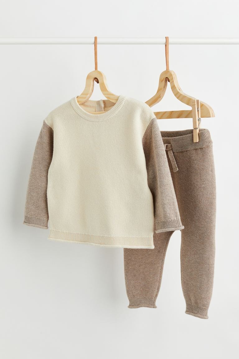 Комплект из 2 предметов из хлопкового трикотажа H&M, серо-коричневый/натуральный белый
Комплект из 2 предметов из хлопкового трикотажа H&M, серо-коричневый/натуральный белый