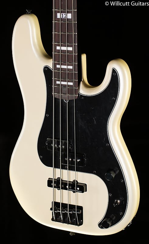 Fender Duff McKagan Deluxe Precision Bass Палисандр Накладка на гриф White Pearl (161) Бас-гитара
Fender Duff McKagan Deluxe Precision Bass Палисандр Накладка на гриф White Pearl (161) Бас-гитара