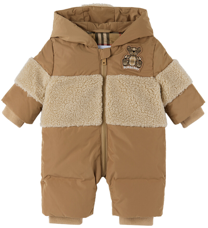 Baby Beige Down Зимний комбинезон Thomas Bear с аппликацией Baby Beige Burberry
Baby Beige Down Зимний комбинезон Thomas Bear с аппликацией Baby Beige Burberry