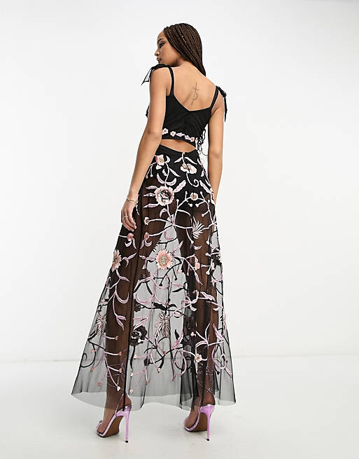 Черное платье макси на бретелях с цветочной вышивкой Miss Selfridge Premium, Черный
Черное платье макси на бретелях с цветочной вышивкой Miss Selfridge Premium, Черный