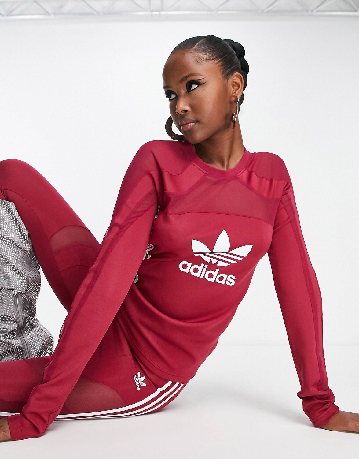 Темно-бордовый сетчатый асимметричный топ adidas Originals 'center stage', Красный
Темно-бордовый сетчатый асимметричный топ adidas Originals 'center stage', Красный