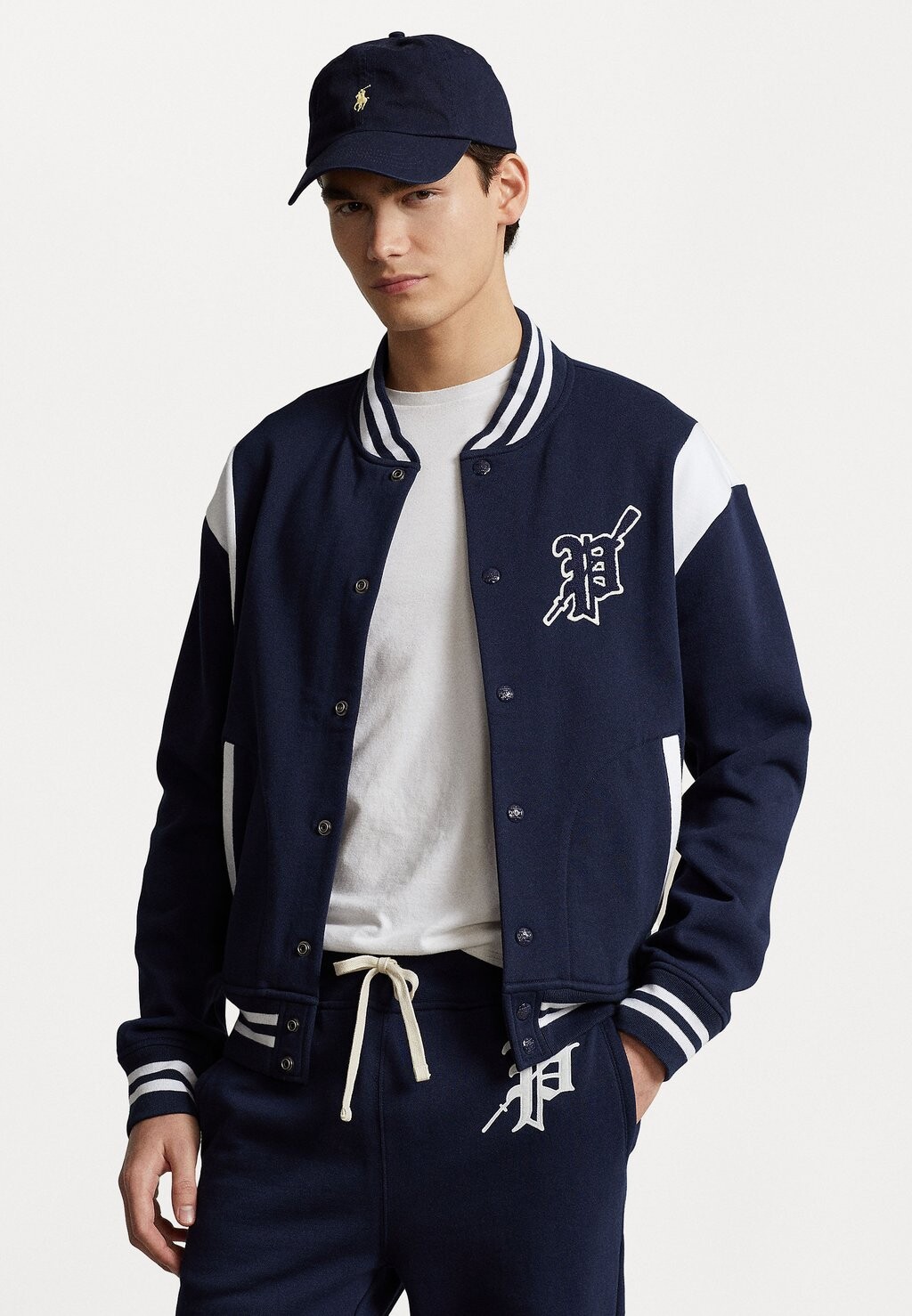 Толстовка на молнии ФЛИСОВАЯ КУРТКА LETTERMAN Polo Ralph Lauren, темно-синий/белый
Толстовка на молнии ФЛИСОВАЯ КУРТКА LETTERMAN Polo Ralph Lauren, темно-синий/белый