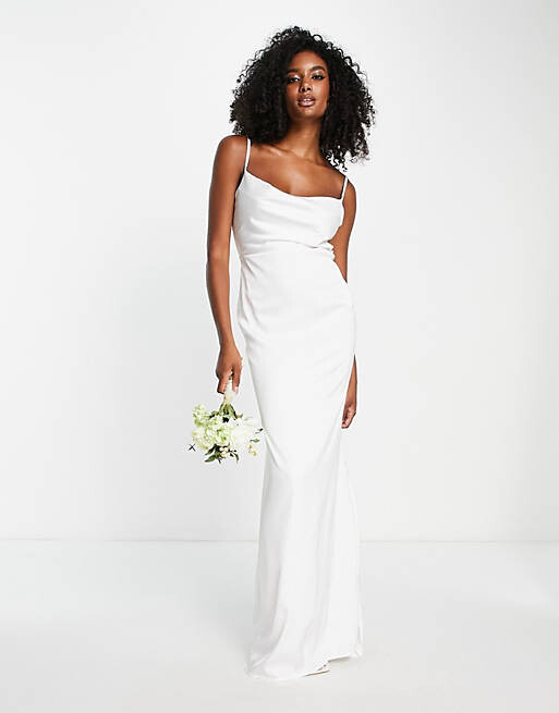 Атласное платье макси с открытой спиной и открытой спиной цвета слоновой кости Pretty Lavish Bridal
Атласное платье макси с открытой спиной и открытой спиной цвета слоновой кости Pretty Lavish Bridal