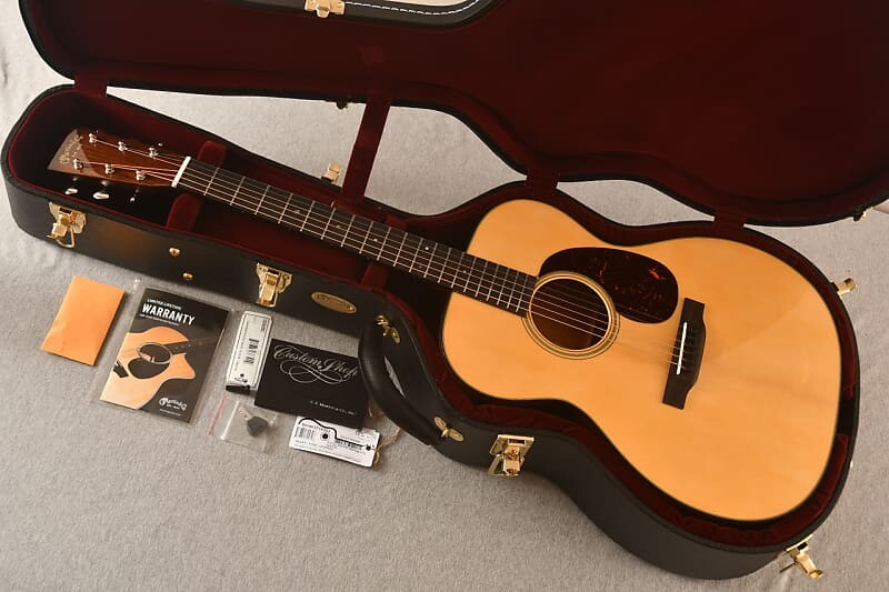 Акустическая гитара Martin Custom Shop 000 18 Style Adirondack Acoustic Guitar #2714333
Акустическая гитара Martin Custom Shop 000 18 Style Adirondack Acoustic Guitar #2714333