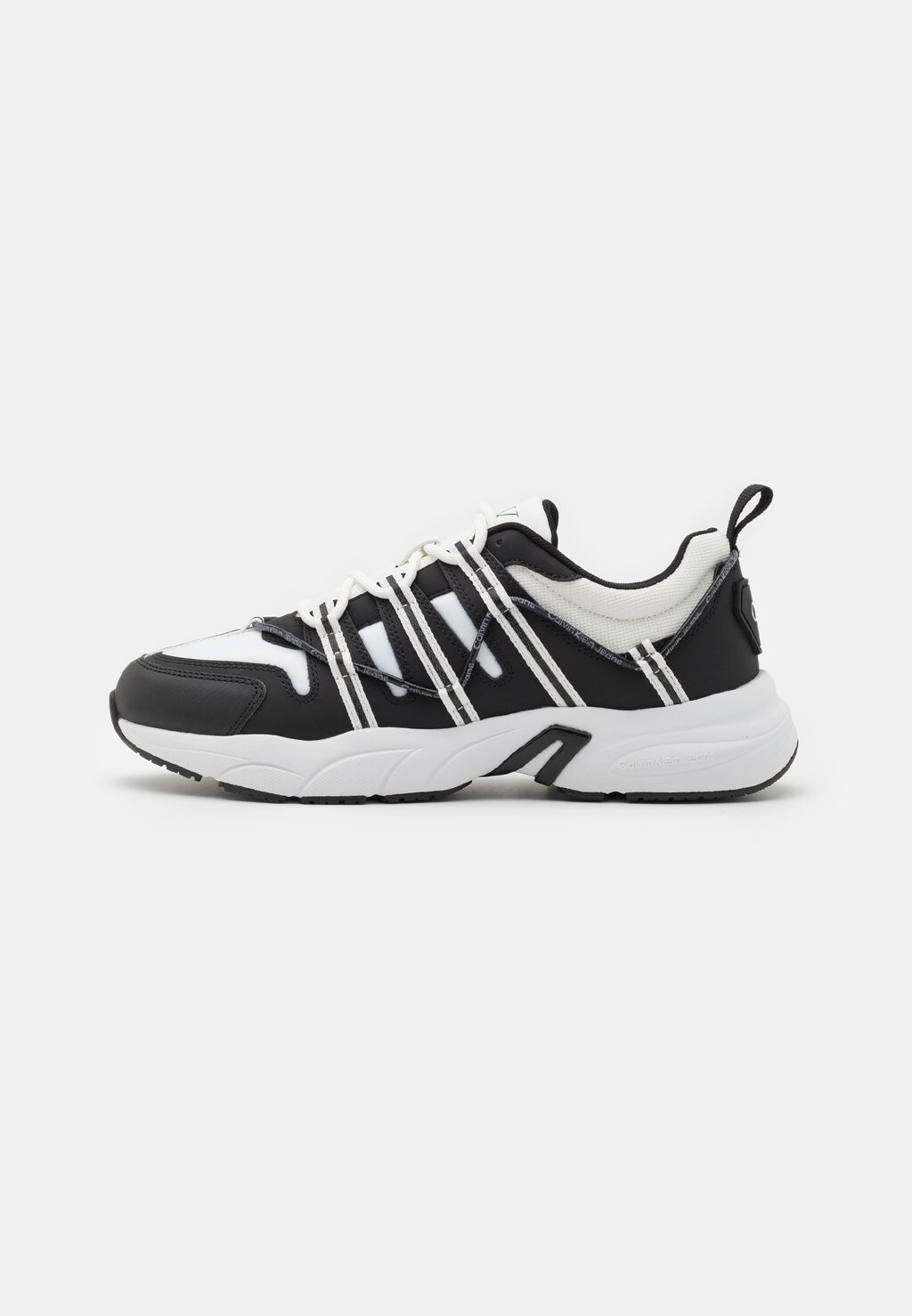 Низкие кроссовки Retro Tennis Lace Up Calvin Klein Jeans, цвет bright white/black
Низкие кроссовки Retro Tennis Lace Up Calvin Klein Jeans, цвет bright white/black