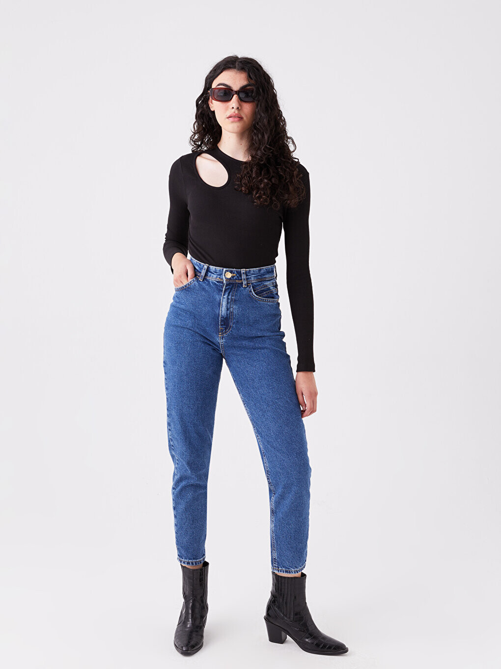 Женские джинсовые брюки с высокой талией для мамы LCW Jeans, среднее индиго родео
Женские джинсовые брюки с высокой талией для мамы LCW Jeans, среднее индиго родео