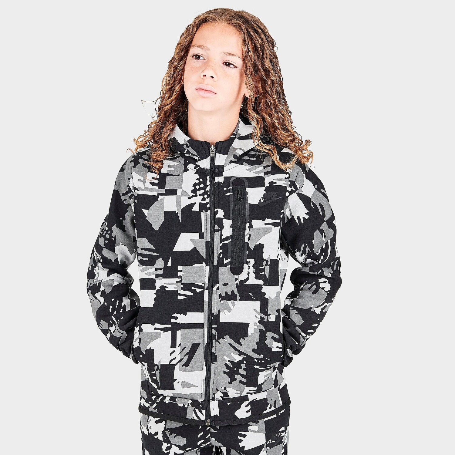Худи с молнией во всю длину из технического флиса с принтом Nike Sportswear для мальчиков, серый
Худи с молнией во всю длину из технического флиса с принтом Nike Sportswear для мальчиков, серый