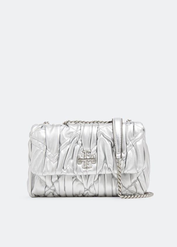 Сумка TORY BURCH Kira diamond ruched small convertible shoulder bag, серебряный
Сумка TORY BURCH Kira diamond ruched small convertible shoulder bag, серебряный
